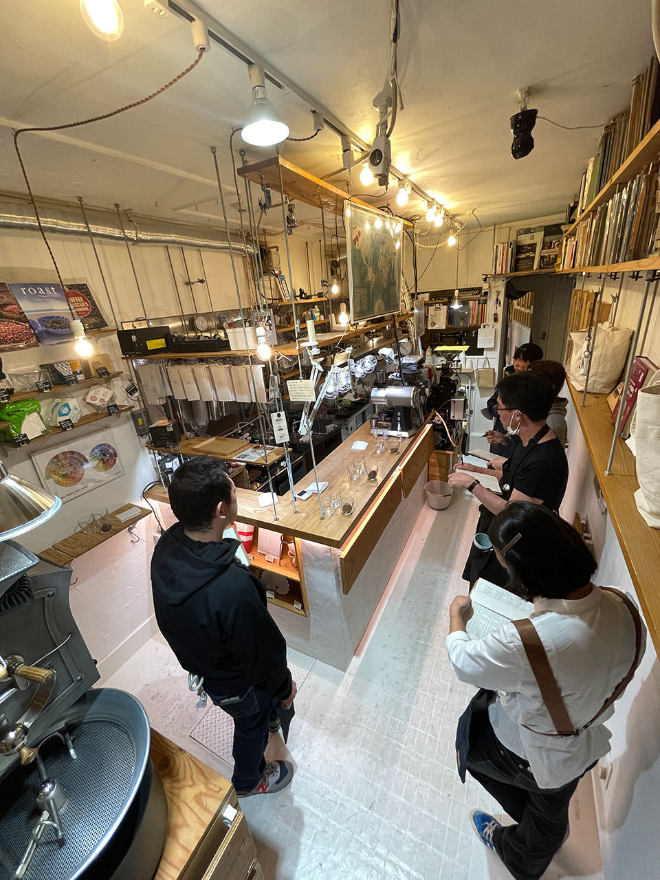 ザグリ珈琲店内でのQグレーダーによるカッピング