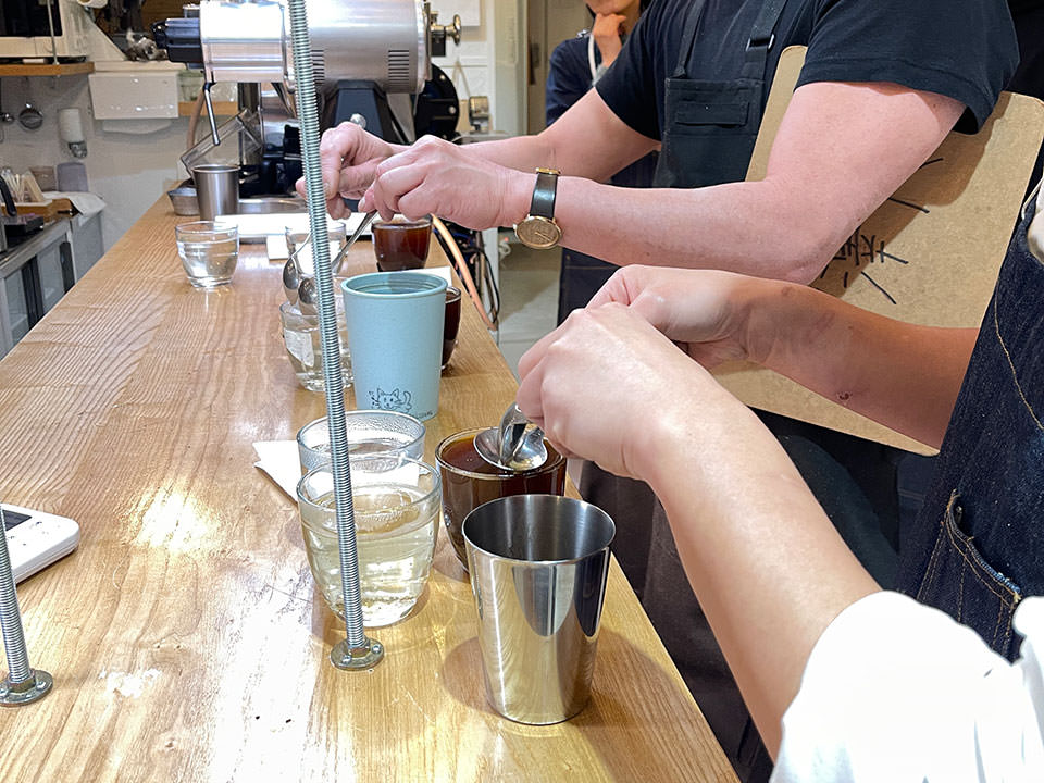 スプーンで取り除く